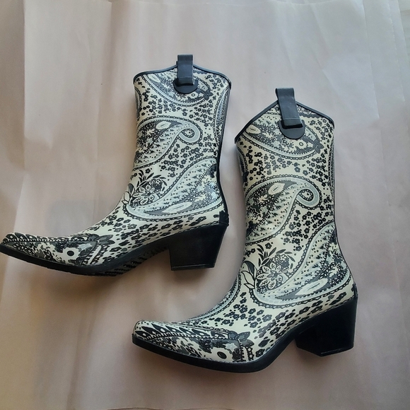 Corkys  Sz 8 Y2K creme Floral Paisley Western Pointed Toe Rubber Cowboy Boot. - Picture 2 of 9